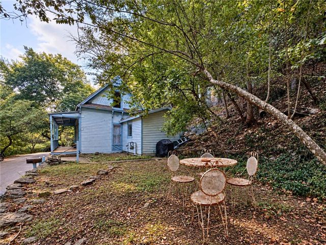 23 Douglas Street, Eureka Springs, AR 72632
