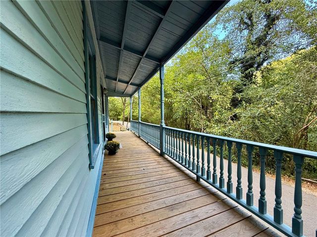 23 Douglas Street, Eureka Springs, AR 72632