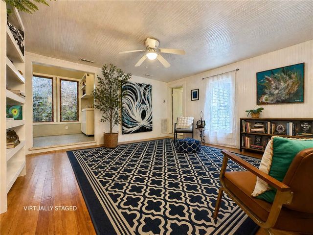 23 Douglas Street, Eureka Springs, AR 72632