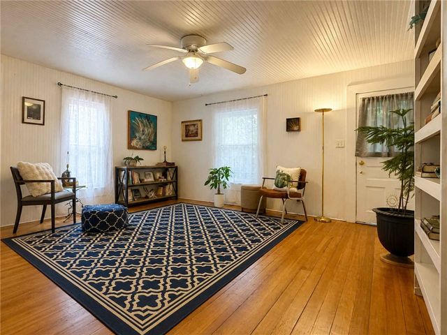 23 Douglas Street, Eureka Springs, AR 72632