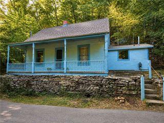 23 Douglas Street, Eureka Springs, AR 72632
