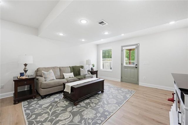 3021 N 157th Street, Basehor, KS 66007