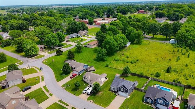 3021 N 157th Street, Basehor, KS 66007