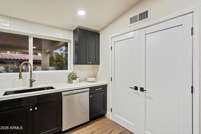 611 W GIBRALTAR Lane, Phoenix, AZ 85023