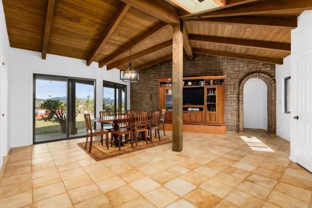 15735 Highland Valley Rd, Escondido, CA 92025