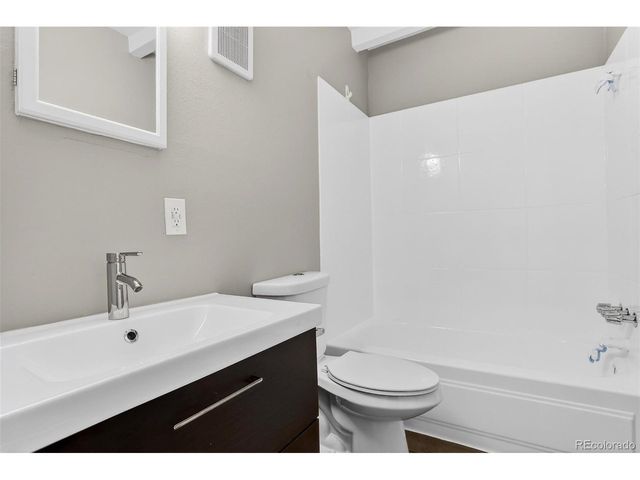 1040 N Stuart St, Denver, CO 80204