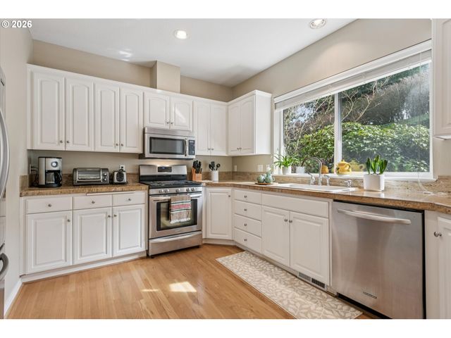 3060 CLUB HOUSE Ct, West Linn, OR 97068