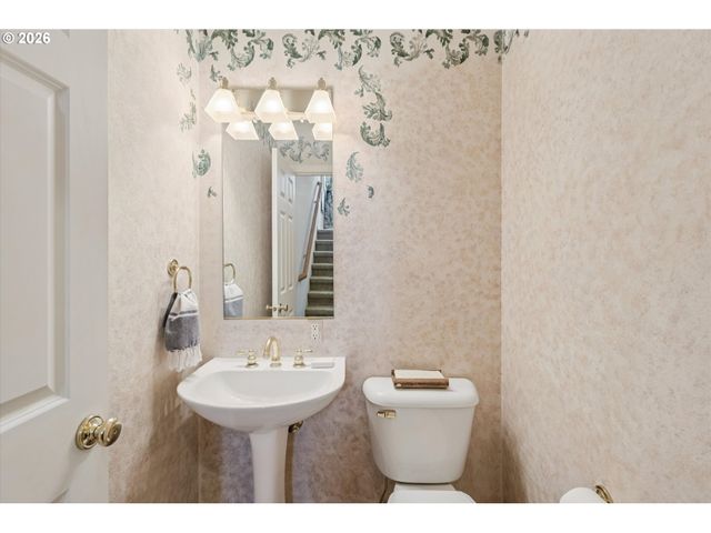 3060 CLUB HOUSE Ct, West Linn, OR 97068