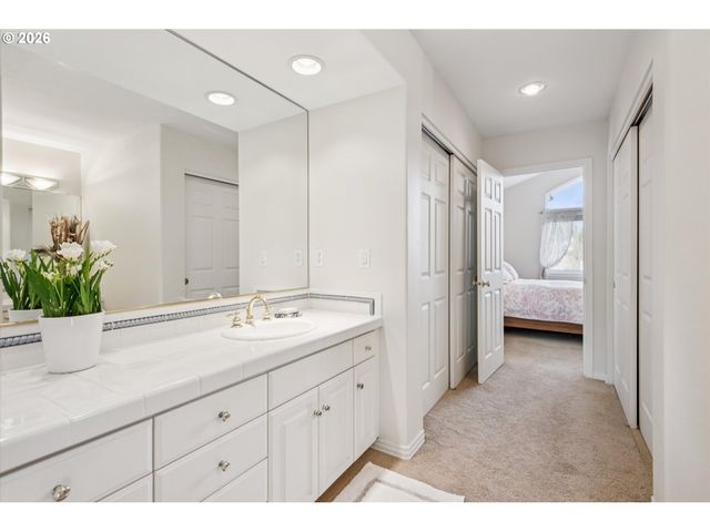 3060 CLUB HOUSE Ct, West Linn, OR 97068