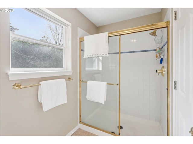 3060 CLUB HOUSE Ct, West Linn, OR 97068