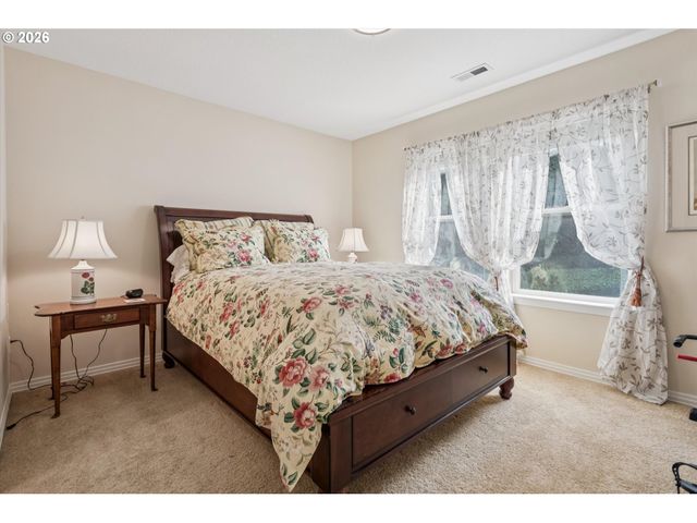 3060 CLUB HOUSE Ct, West Linn, OR 97068