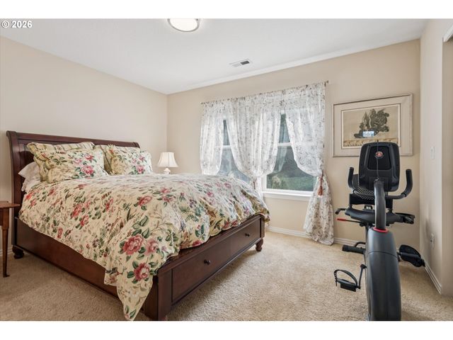 3060 CLUB HOUSE Ct, West Linn, OR 97068