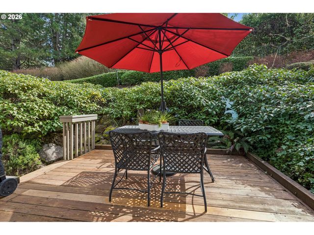 3060 CLUB HOUSE Ct, West Linn, OR 97068