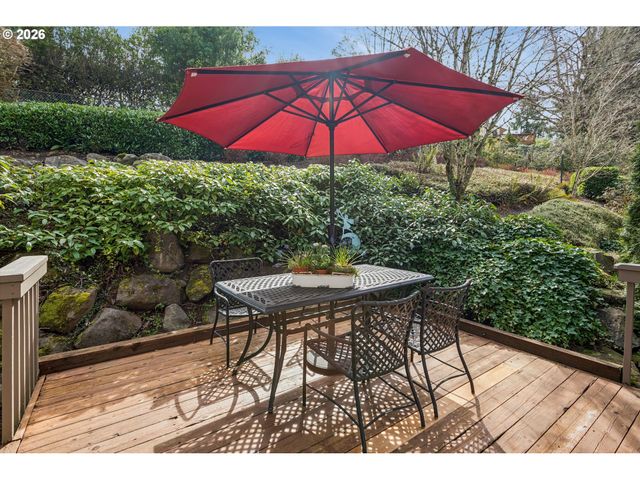 3060 CLUB HOUSE Ct, West Linn, OR 97068