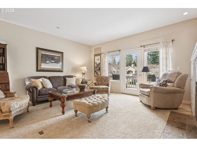 3060 CLUB HOUSE Ct, West Linn, OR 97068