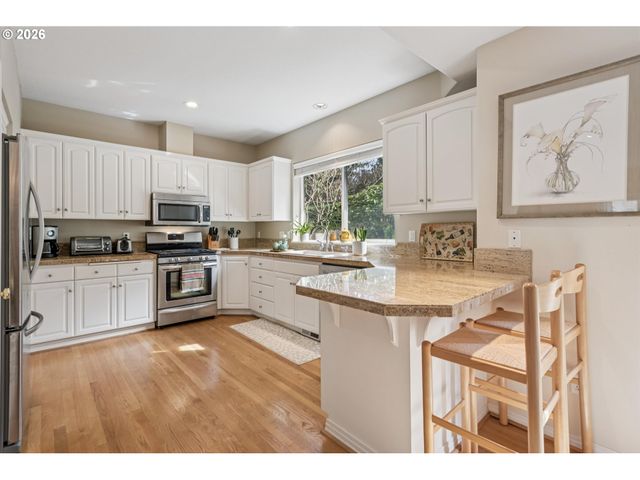 3060 CLUB HOUSE Ct, West Linn, OR 97068