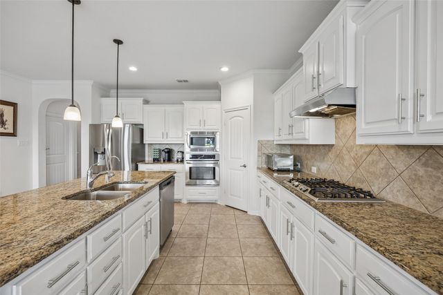 9220 Bronze Meadow Drive, Fort Worth, TX 76131