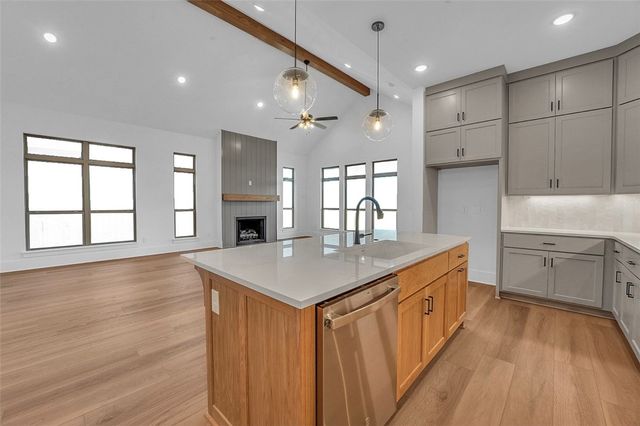 434 Fox Trail, Elm Springs, AR 72762