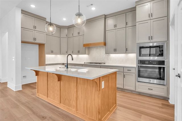 434 Fox Trail, Elm Springs, AR 72762