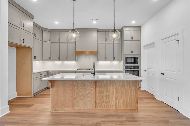 434 Fox Trail, Elm Springs, AR 72762