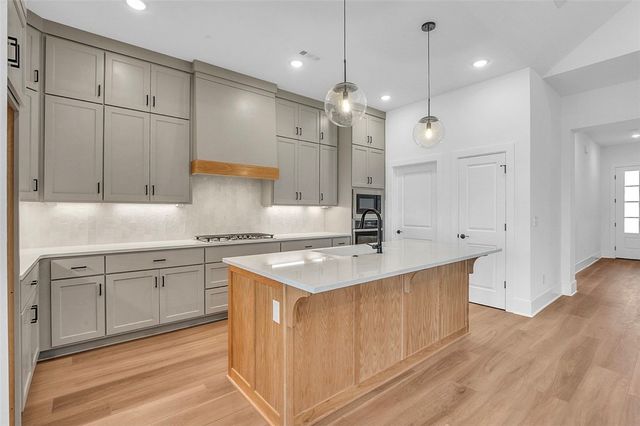 434 Fox Trail, Elm Springs, AR 72762