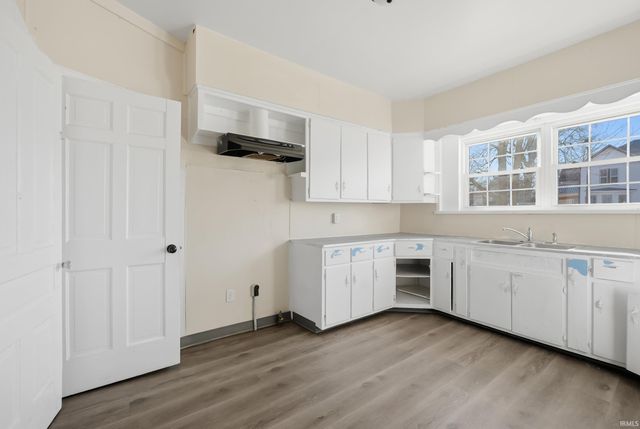 1829 Hoagland Avenue, Fort Wayne, IN 46802