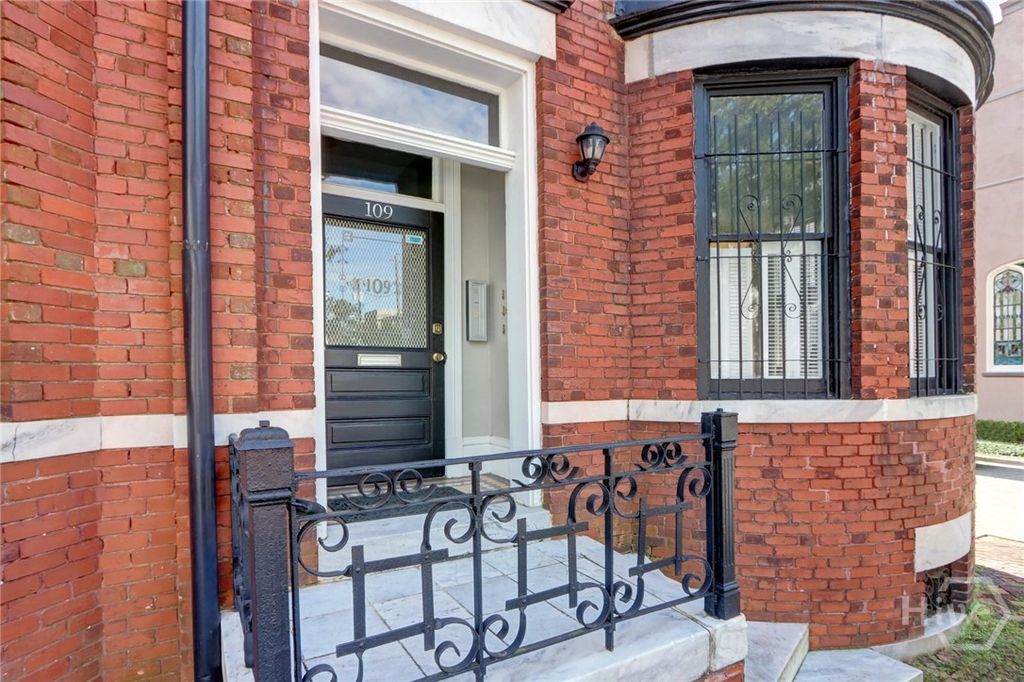 Image 4 of property listing at 109 W Bolton Street A, Savannah, GA 31401