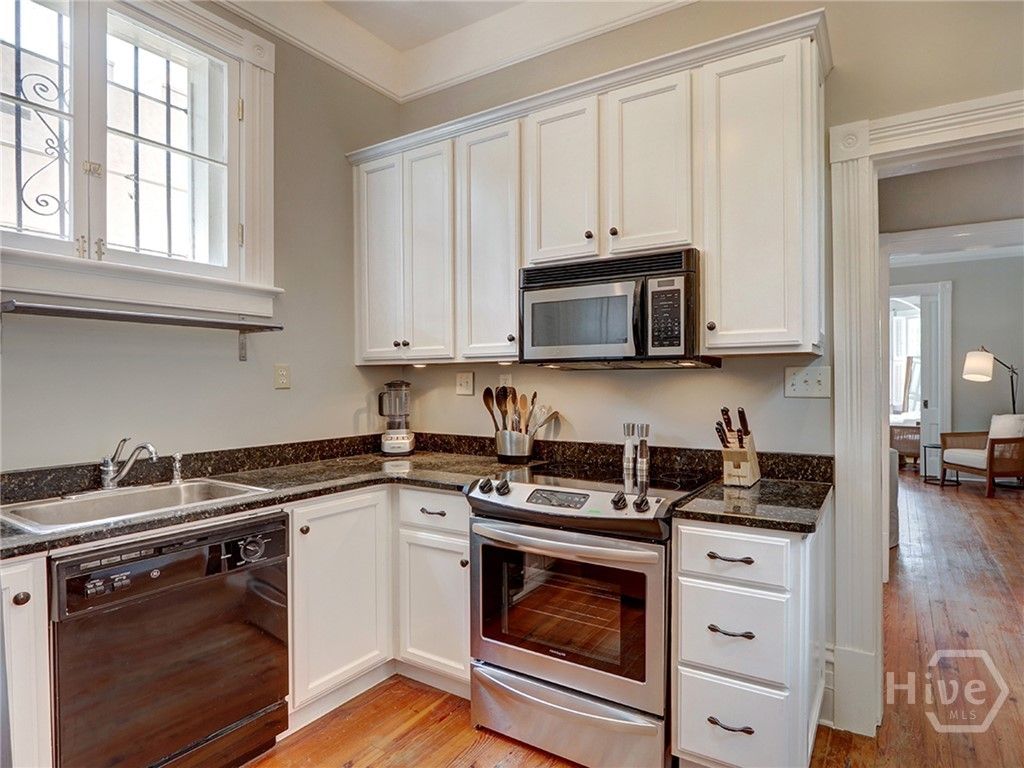 Image 8 of property listing at 109 W Bolton Street A, Savannah, GA 31401