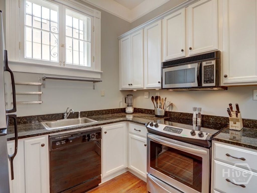 Image 9 of property listing at 109 W Bolton Street A, Savannah, GA 31401