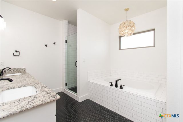 325 OW Lowrey, Salado, TX 76571
