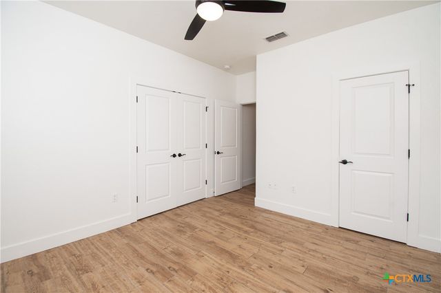 325 OW Lowrey, Salado, TX 76571