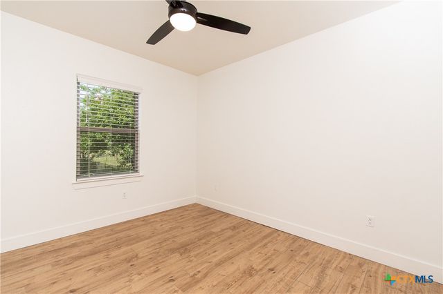 325 OW Lowrey, Salado, TX 76571