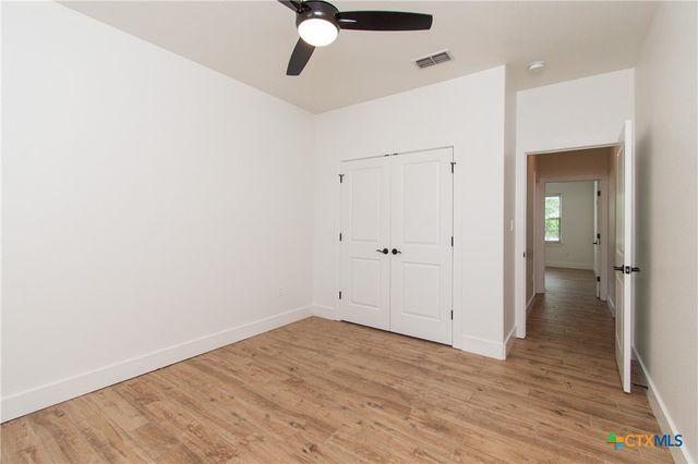 325 OW Lowrey, Salado, TX 76571