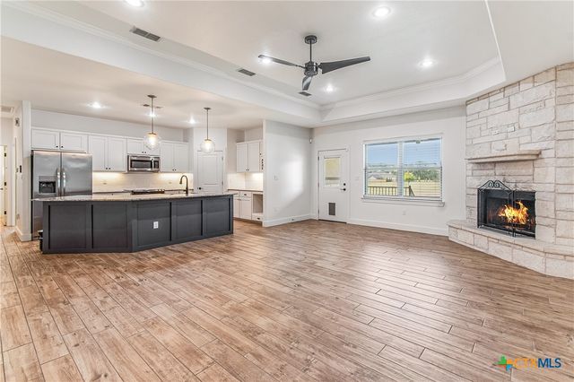325 OW Lowrey, Salado, TX 76571