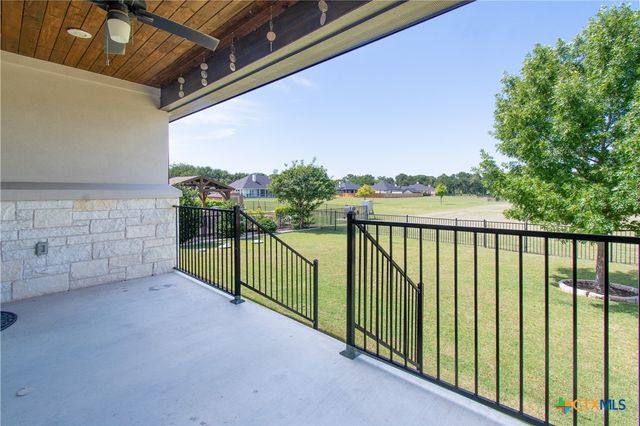 325 OW Lowrey, Salado, TX 76571