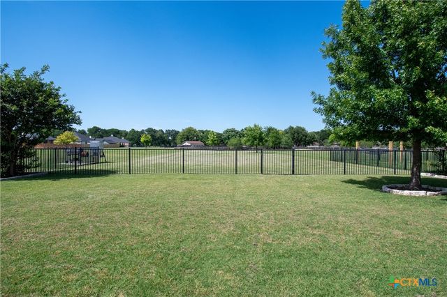 325 OW Lowrey, Salado, TX 76571