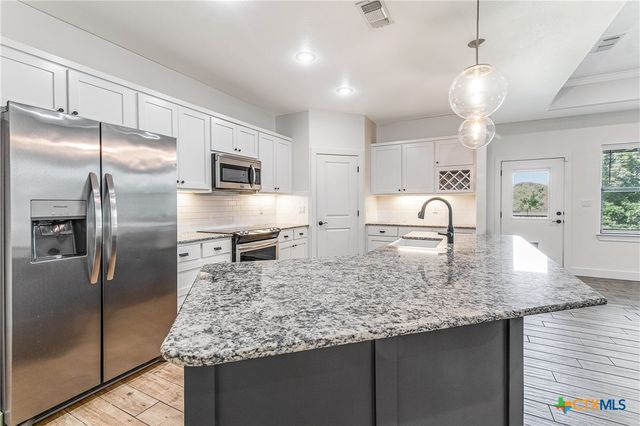 325 OW Lowrey, Salado, TX 76571