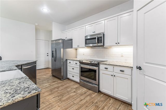325 OW Lowrey, Salado, TX 76571