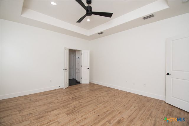 325 OW Lowrey, Salado, TX 76571