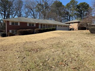 2372 Midvale Circle, Tucker, GA 30084
