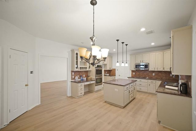 2206 Spanish Forest Lane, Richmond, TX 77406