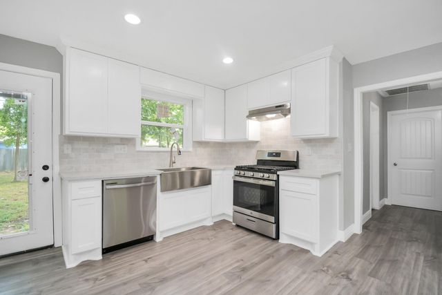 2707 Mcnay Drive, Pasadena, TX 77506
