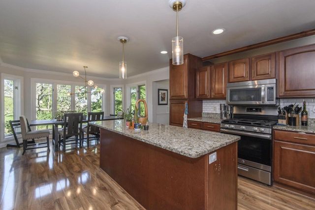 1333 N Riverline DRIVE, Oconomowoc, WI 53066