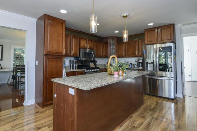 1333 N Riverline DRIVE, Oconomowoc, WI 53066