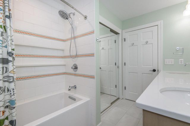 1333 N Riverline DRIVE, Oconomowoc, WI 53066