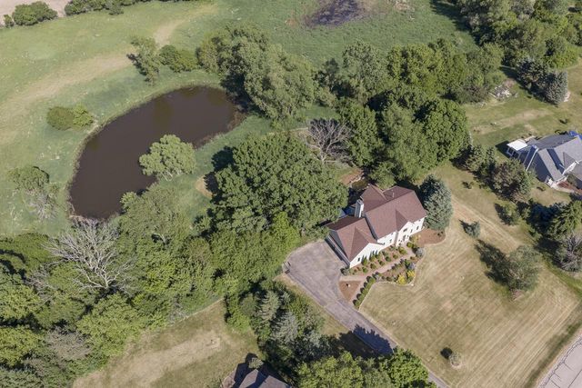 1333 N Riverline DRIVE, Oconomowoc, WI 53066