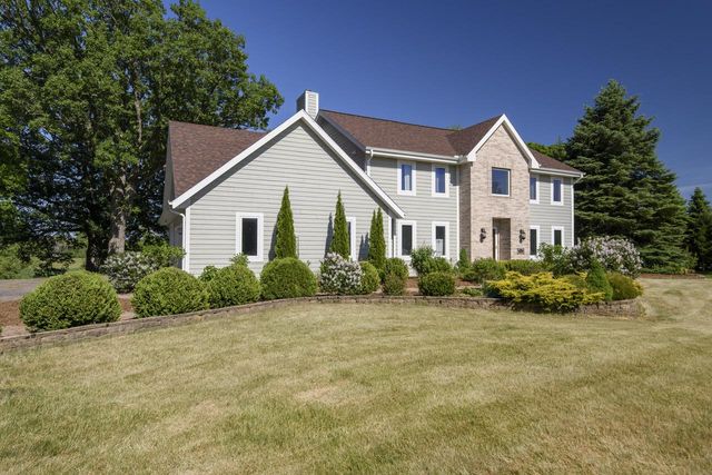 1333 N Riverline DRIVE, Oconomowoc, WI 53066