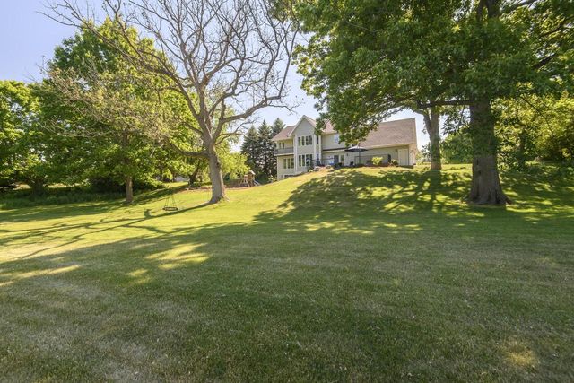 1333 N Riverline DRIVE, Oconomowoc, WI 53066