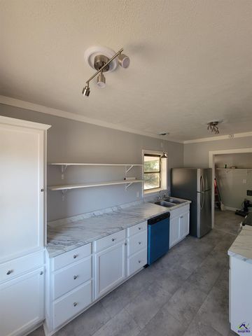 161 E Cherry Street, Cochran, GA 31014