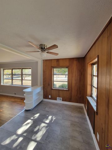 161 E Cherry Street, Cochran, GA 31014